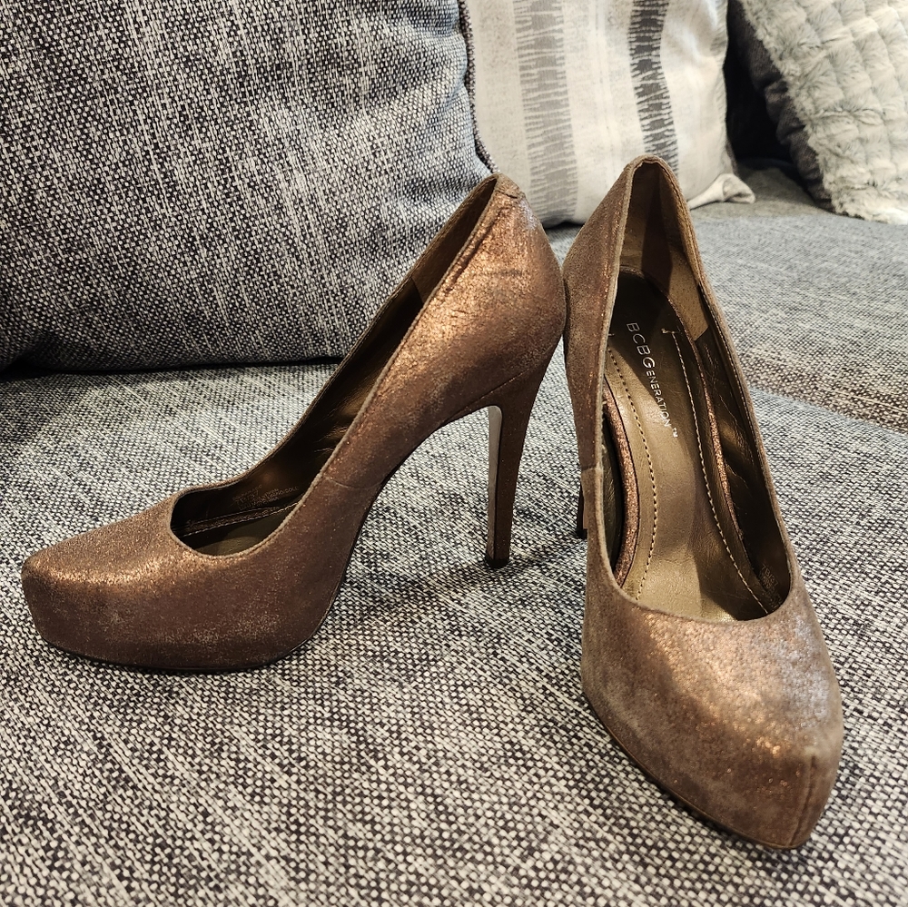 Pumps - Picture 2 of 4